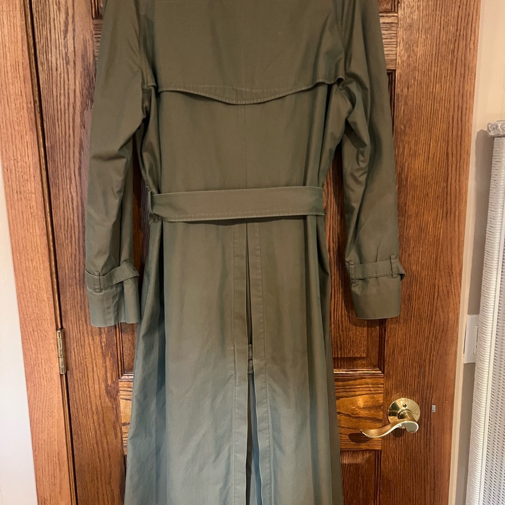 Iconic Vintage Burberry Trench Coat - Picture 4 of 11